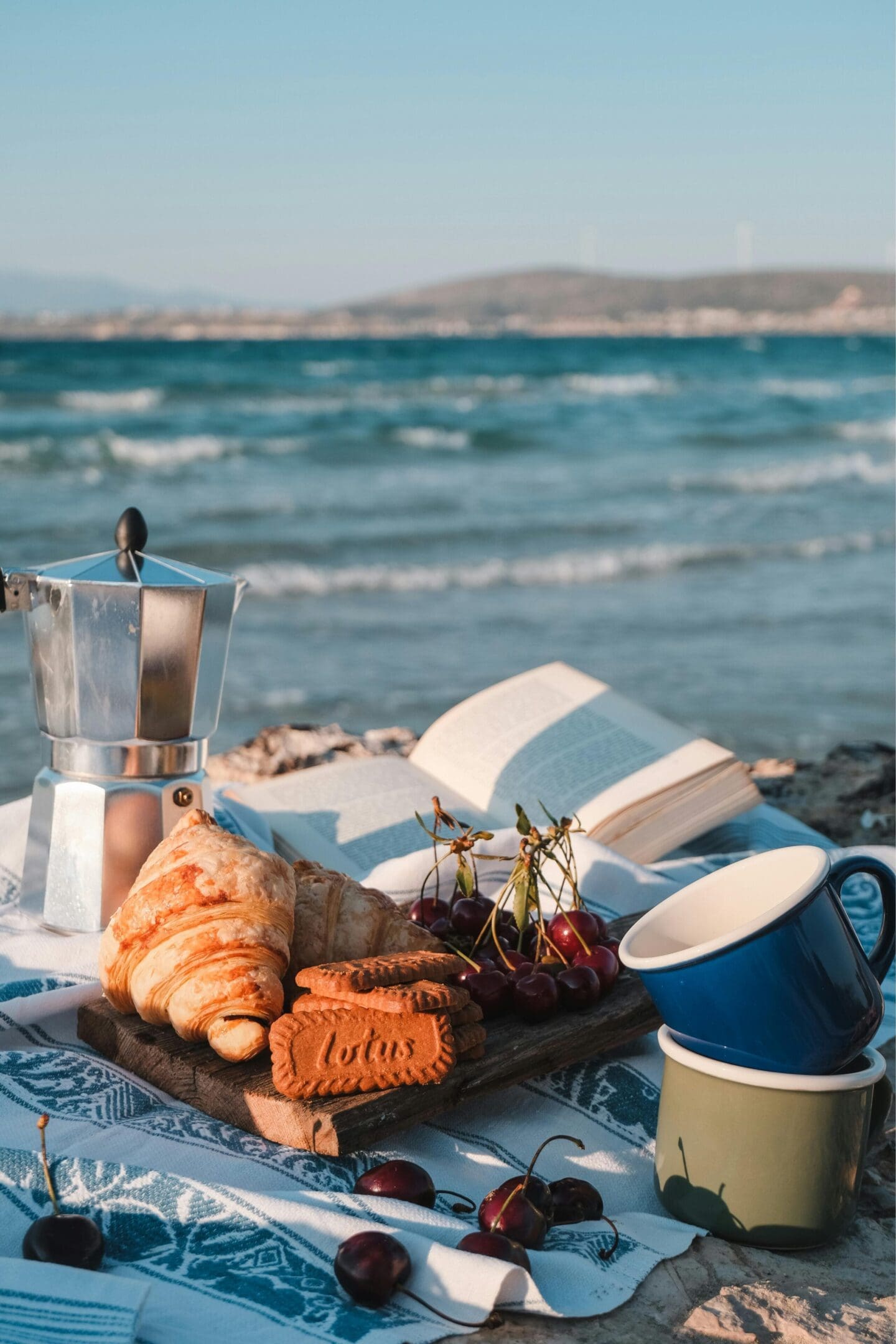 66f348f1d1ac0_BEACH PICNIC BREAKFAST